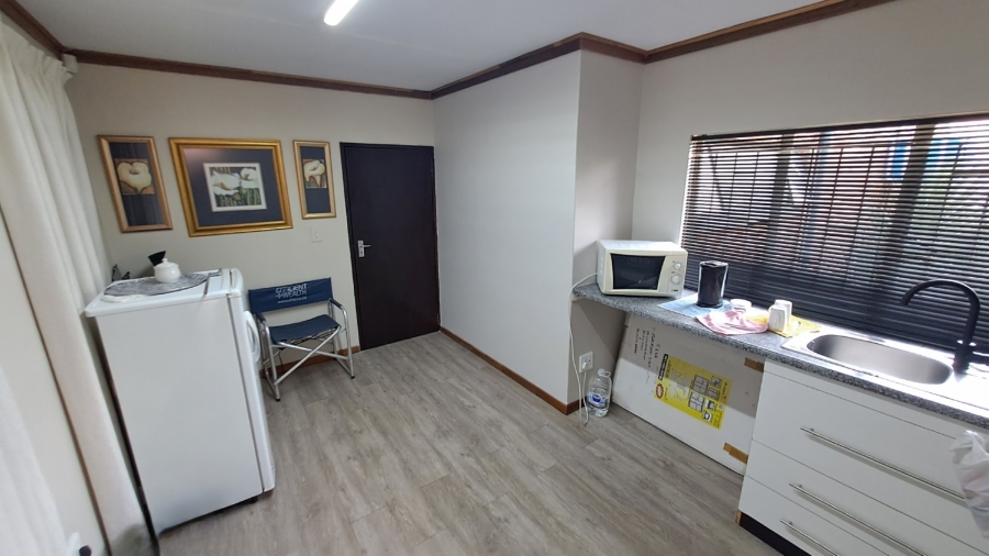 5 Bedroom Property for Sale in Langenhovenpark Free State